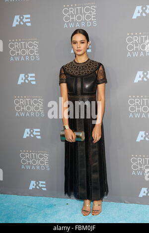 Santa Monica, Kalifornien, USA. 18. Januar 2016. Schauspielerin Courtney Eaton kommt bei der 21. Annual Critics' Choice Awards am Barker Hangar am Flughafen Santa Monica in Los Angeles, USA, im 17. Januar 2016. Foto: Hubert Boesl Credit: Dpa picture-Alliance/Alamy Live News Stockfoto