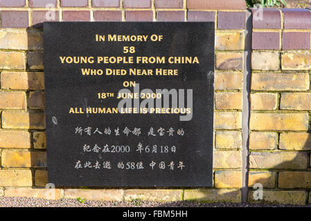 Denkmal für 58 Chinesen infolge Menschenhandel im Juni 2000 verstorbenen.  Gefunden Sie in der Nähe der Docks in Dover, Kent, UK Stockfoto