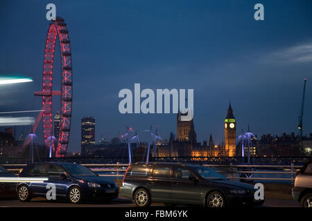 Big Ben, Houses of Parliament und London Eye Blick von Waterloo Bridge bei Nacht Stockfoto