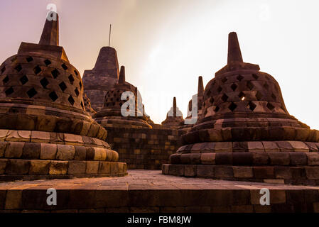 Die schöne Stupas des Borobudur-Tempel-Komplex, Yogyakarta, Indonesien. Stockfoto