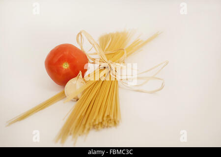 Spaghetti, Tomaten und Knoblauch Stockfoto