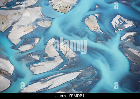 Abstrakte Luftaufnahme des Flussbettes, Canterbury-Ebene, Christchurch, Südinsel, Neuseeland Stockfoto