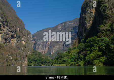 Innen Sumidero Canyon in der Nähe von Tuxtla Gutierrez in Chiapas, Mexiko Stockfoto