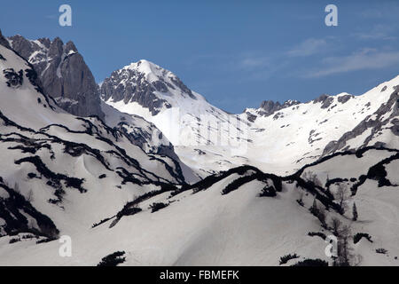 Berg mit Schnee bedeckt, Nationalpark Durmitor, Serbien Stockfoto