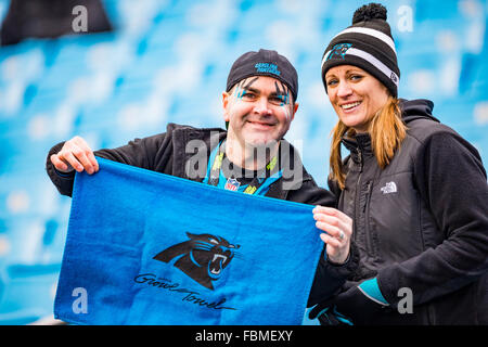 Charlotte, North Carolina, USA. 17. Januar 2016. Carolina-Fans während der NFL Football Divisional Playoff-Spiel zwischen den Seattle Seahawks und die Carolina Panthers auf Sonntag, 17. Januar 2016 in Charlotte, North Carolina. Bildnachweis: Cal Sport Media/Alamy Live-Nachrichten Stockfoto