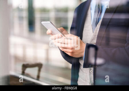 Mann mit Smartphone Stockfoto