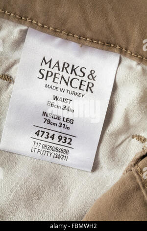 Label in Marks & Spencer Mans Hose in der Türkei gemacht wurden - in der UK Vereinigtes Königreich, Großbritannien verkauft. Stockfoto