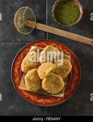 Kachori. Würzig gebratene vegetarische Snack. Indien-Essen Stockfoto