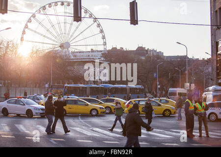 Budapest, Ungarn. 18. Januar 2016. Taxi-Protest gegen Uber Anwendung in Budapest, Ungarn. 2016. Januar 18. Bildnachweis: Zsolt Üveges/Alamy Live-Nachrichten Stockfoto