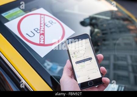 Budapest, Ungarn. 18. Januar 2016. Taxi-Protest gegen Uber Anwendung in Budapest, Ungarn. 2016. Januar 18. Bildnachweis: Zsolt Üveges/Alamy Live-Nachrichten Stockfoto