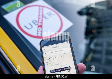 Budapest, Ungarn. 18. Januar 2016. Taxi-Protest gegen Uber Anwendung in Budapest, Ungarn. 2016. Januar 18. Bildnachweis: Zsolt Üveges/Alamy Live-Nachrichten Stockfoto