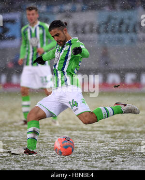 Chemnitz, Deutschland. 17. Januar 2016. Wolfsburgs Ricardo Rodriguez in Aktion während einer freundlichen Fußball-match zwischen Chemnitzer FC und VfL Wolfsburg in Chemnitz, Deutschland, 17. Januar 2016. Foto: HENDRIK SCHMIDT/Dpa/Alamy Live News Stockfoto