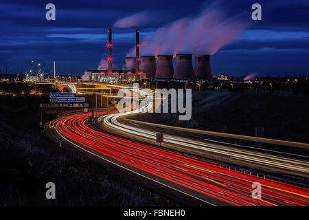 Feierabendverkehr auf der Autobahn A1, passieren die Ferrybridge macht Station in Yorkshire Stockfoto