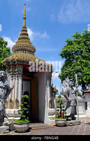 Wächter-Statue im Wat Pho, Tempel des liegenden Buddha; Bangkok, Thailand Stockfoto