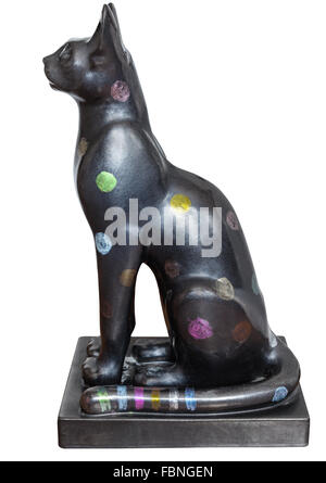Höhenplan der modernen Hand gemacht keramische Nachbildung der Katze Statue aus dem alten Ägypten isoliert auf weißem Hintergrund Stockfoto