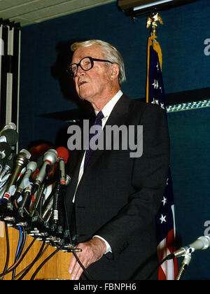 Washington, DC, USA, 15. März 1988 James (Jimmy) Stewart auf Pressekonferenz verweisen die Einfärbung der schwarz-weiß-Filme. Bildnachweis: Mark Reinstein Stockfoto