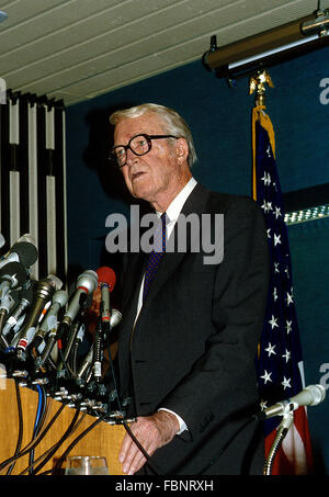 Washington, DC, USA, 15. März 1988 James (Jimmy) Stewart auf Pressekonferenz verweisen die Einfärbung der schwarz-weiß-Filme. Bildnachweis: Mark Reinstein Stockfoto