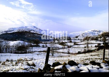 Winter über Coniston Fells Stockfoto