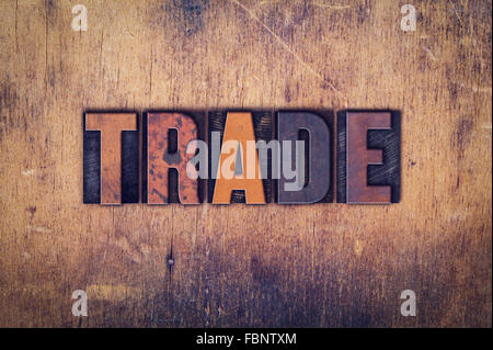 Das Wort "Handel" auf einem alten hölzernen Hintergrund in schmutzigen Vintage Buchdruck Art geschrieben. Stockfoto