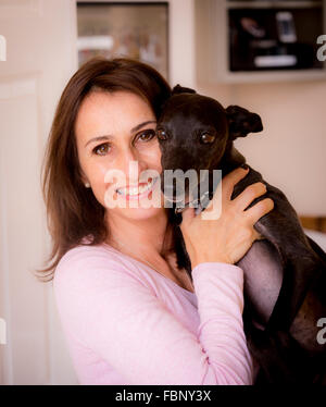 Genießen ihren Urlaub im Hotel Whippet in West Sussex Whippet. Flippit mit Hotelbesitzer Caroline Patey-Johns. Stockfoto