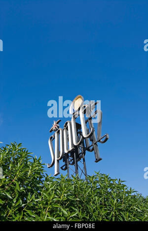 Space Club Zeichen gegen blauen Himmel in Ibiza, Balearen, Spanien. Stockfoto