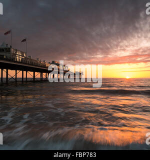 Fotografieren bei Sonnenaufgang in Paignton Pier an der Küste von Devon Stockfoto