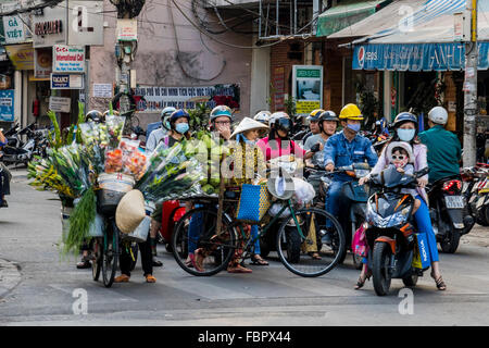 Motorräder und Fahrräder unterwegs in Ho-Chi-Minh-Stadt-Vietnam Stockfoto