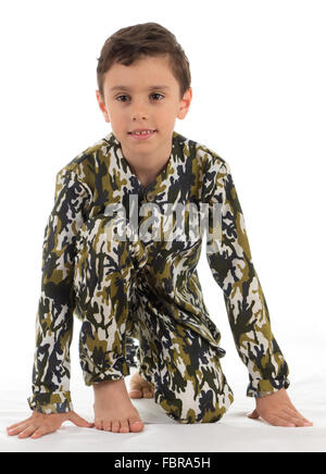 Young kid in Militäruniform Stockfoto