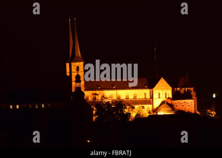 Bamberg, Bayern, Deutschland - Nachtansicht des Klosters St. Michaels Stockfoto