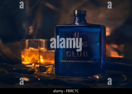 Eine Flasche Haig Club Whisky und zwei Gläser. Stockfoto