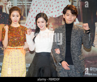 Yoo-Na, Jang Na-Ra und Jung Kyung-Ho, 18. Januar 2016: (L-R), südkoreanischer Schauspieler und Schauspielerinnen Yoo In-Na, Jang Na-Ra und Jung Kyung-Ho besuchen eine Pressekonferenz für einen südkoreanischen Drama "Eine mehr Happyend" in Seoul, Südkorea. Bildnachweis: Lee Jae-Won/AFLO/Alamy Live-Nachrichten Stockfoto