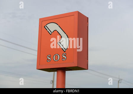 Orange-Notfall Telefonzelle für helfen Ihre Panne. Stockfoto