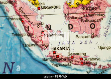 Foto von einer Karte von Indonesien und der Hauptstadt Jakarta.
