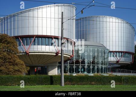 Frankreich: Gebäude des Europäischen Gerichtshofs für Menschenrechte in Straßburg. Foto vom 10. Oktober 2015. Stockfoto