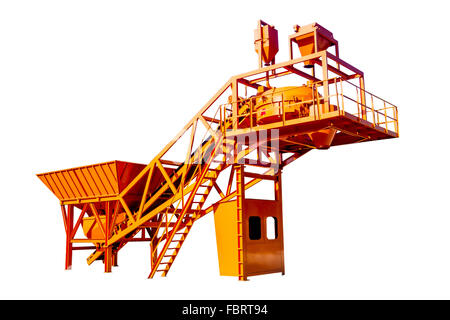 Die Stahlkonstruktion der Batchverarbeitung Betonwerk isoliert auf weißem Hintergrund Stockfoto
