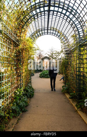 Die Promenade Plantée, Paris High Line, erhöhte linear Park, basiert auf veralteten Eisenbahn, Paris, Frankreich Stockfoto