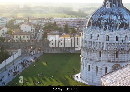 Sonnenuntergang Aerial View von Battistero di San Giovanni, Piazza del Duomo, Pisa, Italien Stockfoto