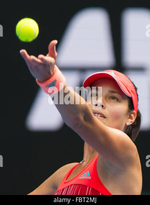 Melbourne, Australien. 19. Januar 2016. Ana Ivanovic Serbiens konkurriert gegen Tammi Patterson von Australien in der ersten Vorrundenspiel Dameneinzel bei den Australian Open Tennis Championships in Melbourne, Australien, 19. Januar 2016. Ivanovic gewann 2: 0. Bildnachweis: Bai Xue/Xinhua/Alamy Live-Nachrichten Stockfoto