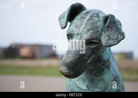 Snooks der Hund. Bronze-Statue. Aldeburgh, Suffolk. Stockfoto