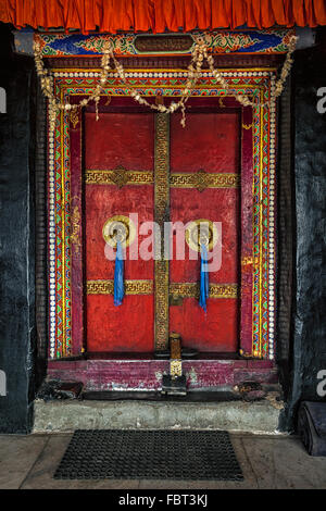 Tür von Spituk Kloster. Ladakh, Indien Stockfoto