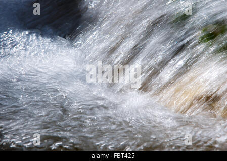 Nahaufnahme des fließenden, Spritzwasser Stockfoto