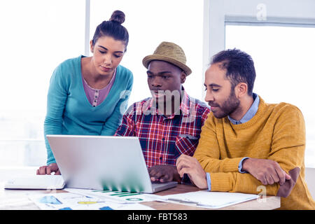 Geschäftsleute auf laptop Stockfoto