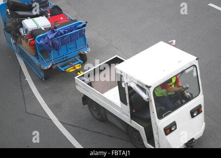 Gepäck-Wagen-Flughafen Stockfoto