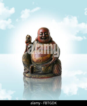 Chinesischer Buddha auf einem blauen Traum-Hintergrund Stockfoto