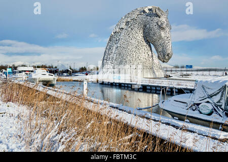 Kelpies im Winter Schnee, Helix Park, Falkirk, Schottland, Vereinigtes Königreich Stockfoto