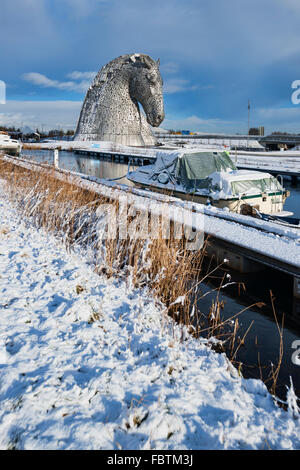 Kelpies im Winter Schnee, Helix Park, Falkirk, Schottland, Vereinigtes Königreich Stockfoto