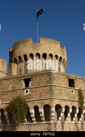 Rom, Italien - 31. Dezember 2014: Architektonische schließen sich von Castel Sant'Angelo ragen weit in Rom, Italien Stockfoto