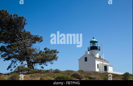 Alter Leuchtturm auf Point Loma in der Nähe von San Diego mit einem strahlend blauen Himmel, die Gestaltung der Schuss Stockfoto