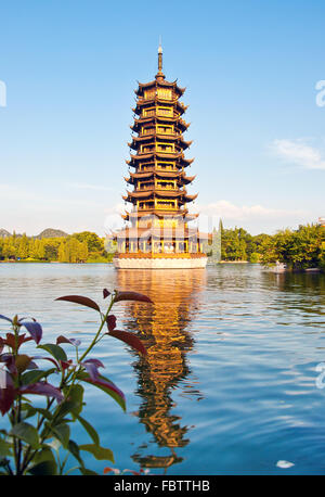 Einer der beiden Pagoden in Guilin Stockfoto