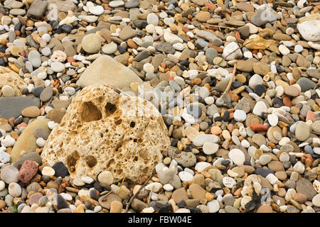 Eine Nahaufnahme von den Kiesstrand an Blackhall Felsen in der Nähe von Hartlepool am Nord-Ost-Küste von England Stockfoto